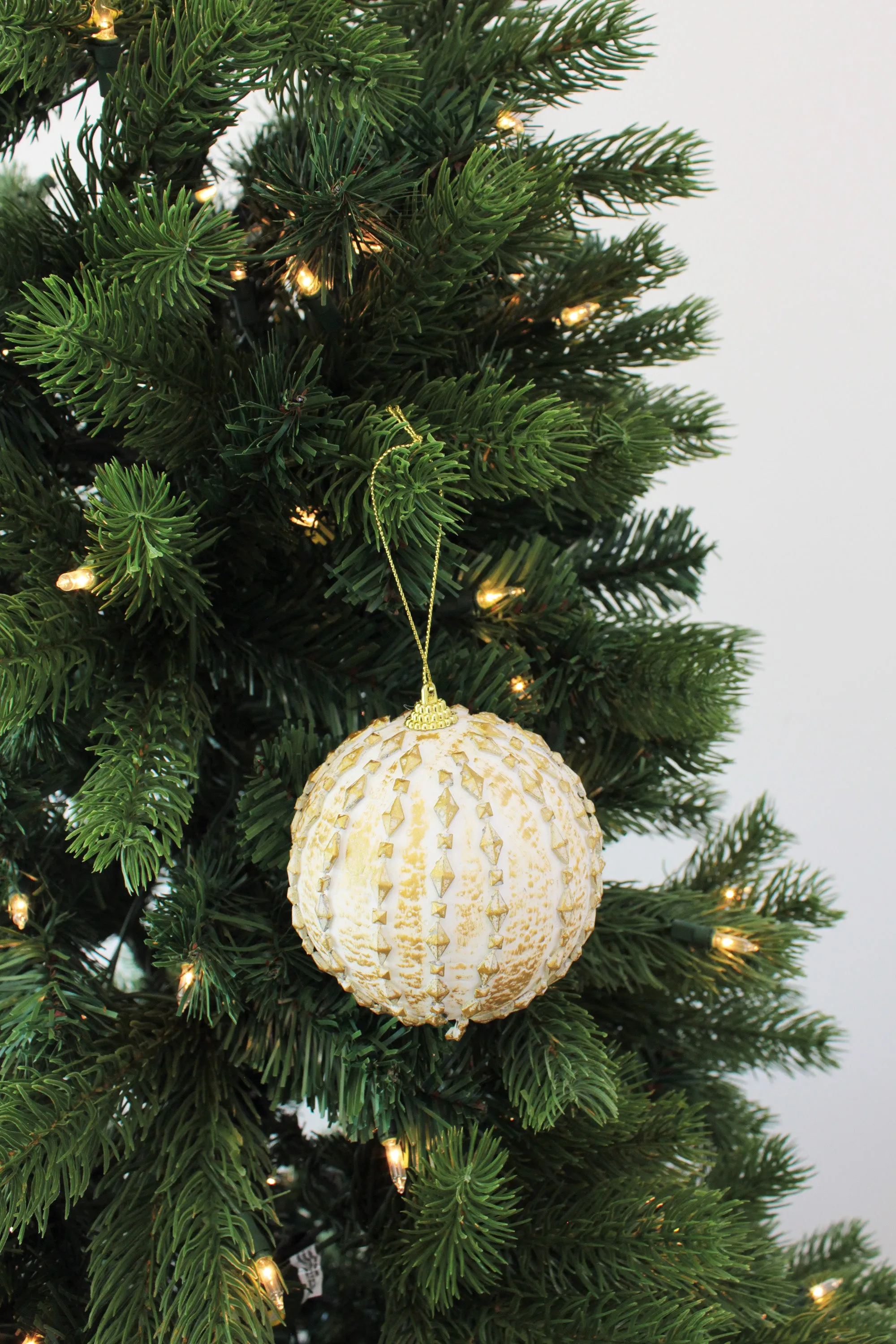 10CM BALL WITH STUD ACCENTS (2 PCS)