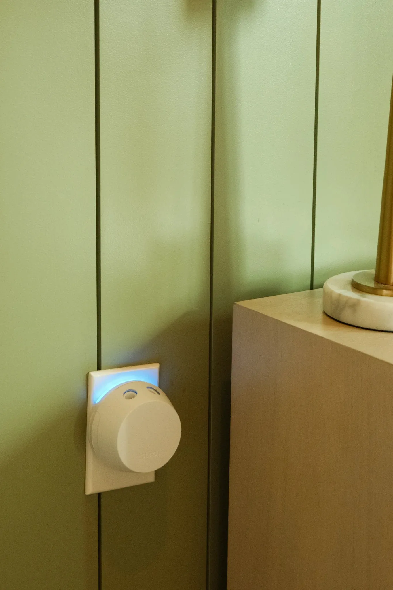 PURA   VOTIVO Smart Home Diffuser Set with Red Currant & Icy Blue Pine