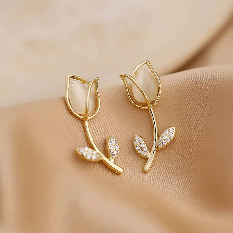 Rendy 18k Gold Plated Marble Finished Flower Shape Stud Earrings with Rhinestone Studded Stem: Stylish and Elegant Jewelry for Any Occasion